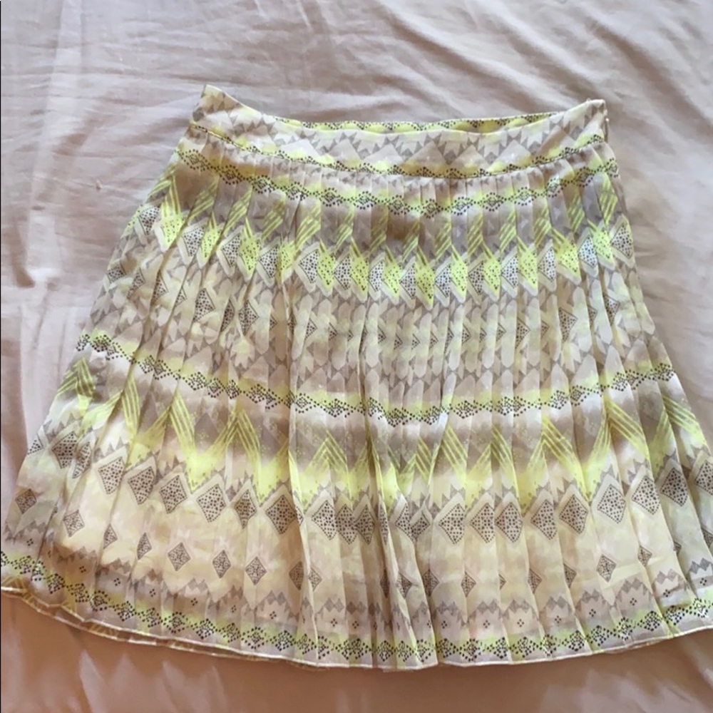 High waisted skirt, mid thigh length